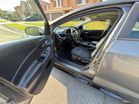 Used 2017 Chevrolet Volt LT image 4