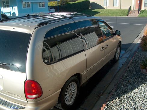 Used 1999 Chrysler Town & Country LX image 6