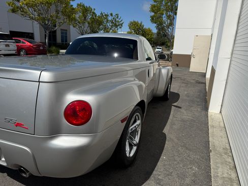 Used 2004 Chevrolet SSR w/ Preferred Equipment Group image 5