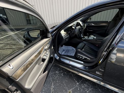 Used 2017 BMW 750i xDrive AWD/4WD image 10