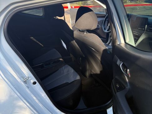 Used 2020 Hyundai Veloster 2.0 image 16