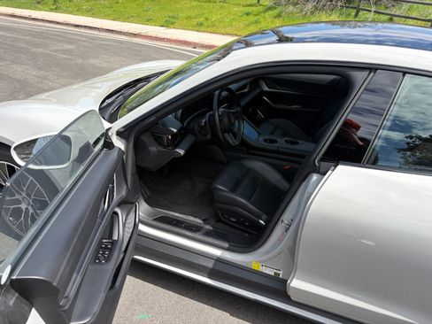 Used 2022 Porsche Taycan 4S image 11