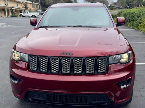 Used 2021 Jeep Grand Cherokee Laredo X image 4