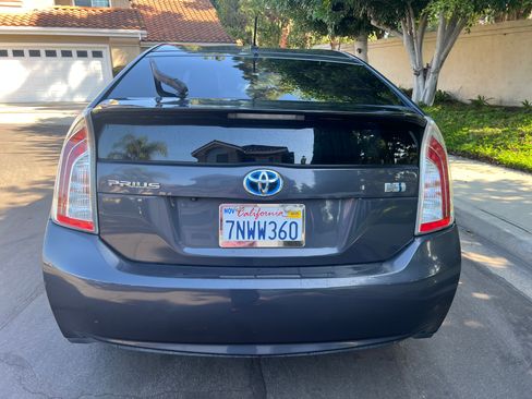 Used 2015 Toyota Prius Two image 5