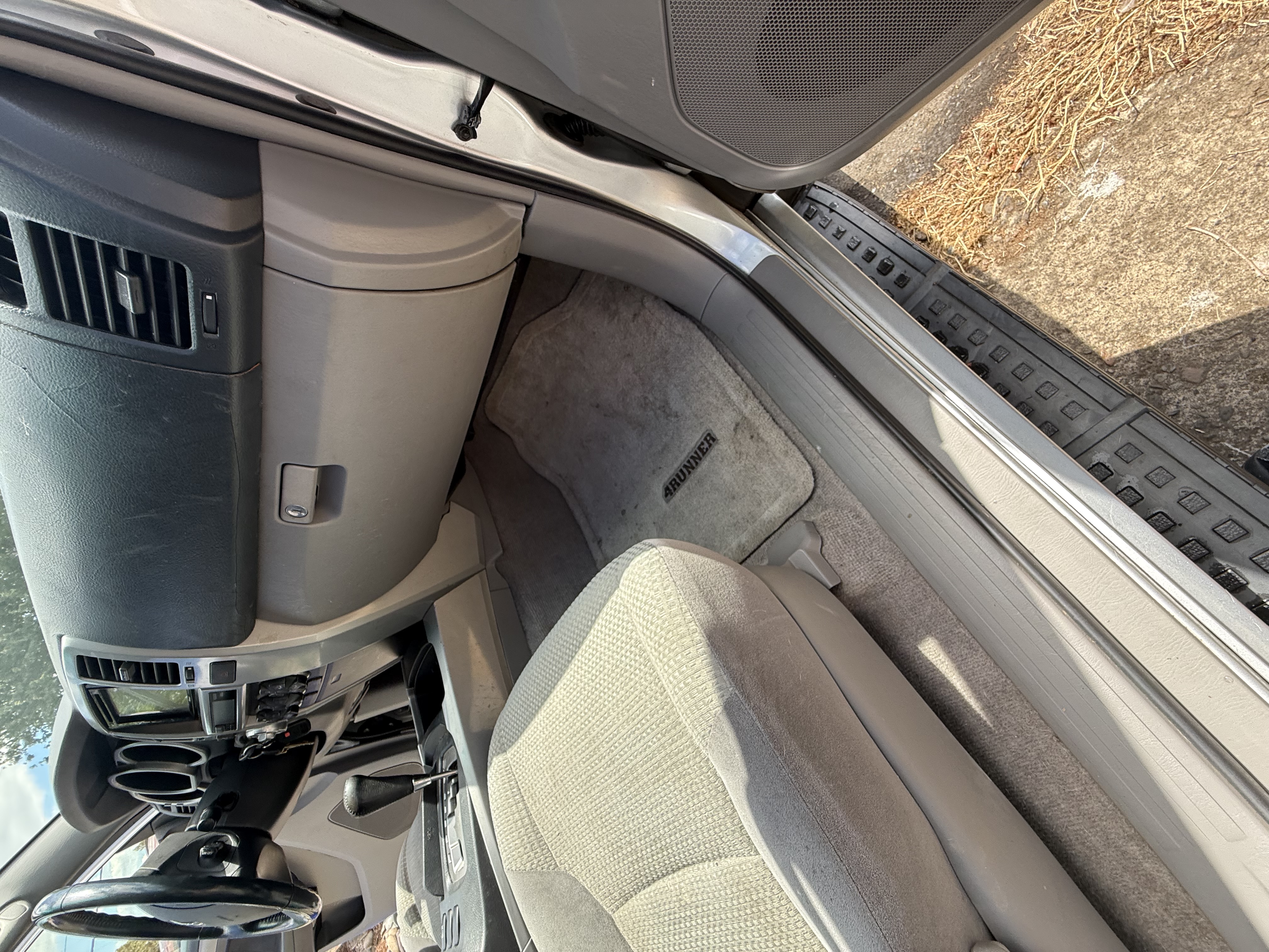 Used 2005 Toyota 4Runner SR5 AWD/4WD image 24