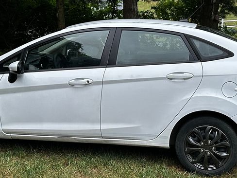 Used 2014 Ford Fiesta S FWD image 11