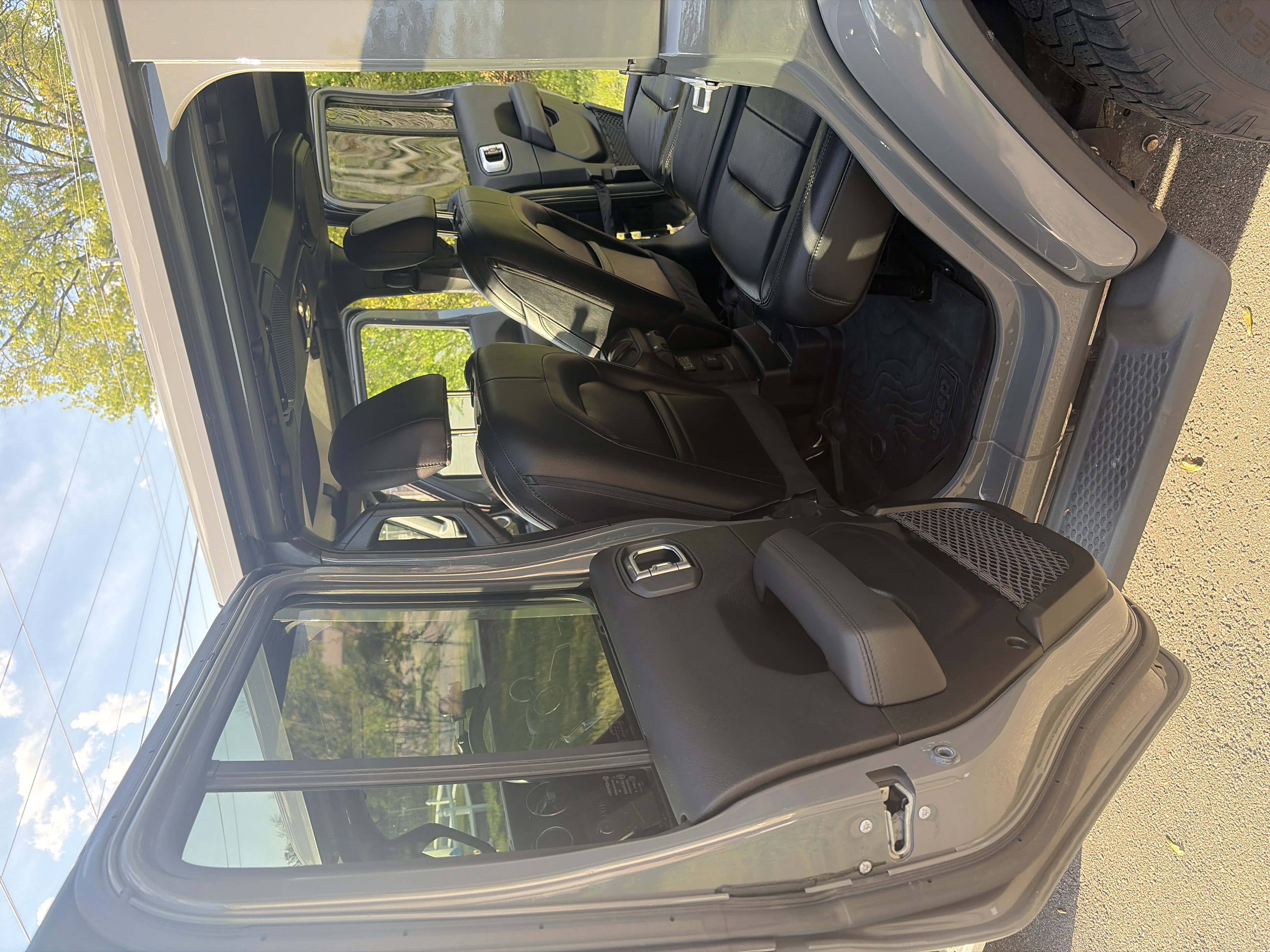 Used 2020 Jeep Wrangler Unlimited Sahara AWD/4WD image 12