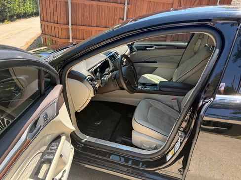 Used 2018 Ford Fusion Platinum FWD image 12