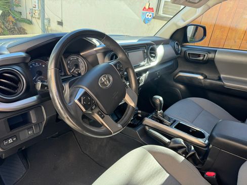 Used 2018 Toyota Tacoma SR5 image 6