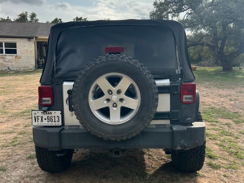 Used 2011 Jeep Wrangler Rubicon w/ PWR Convenience Group image 5