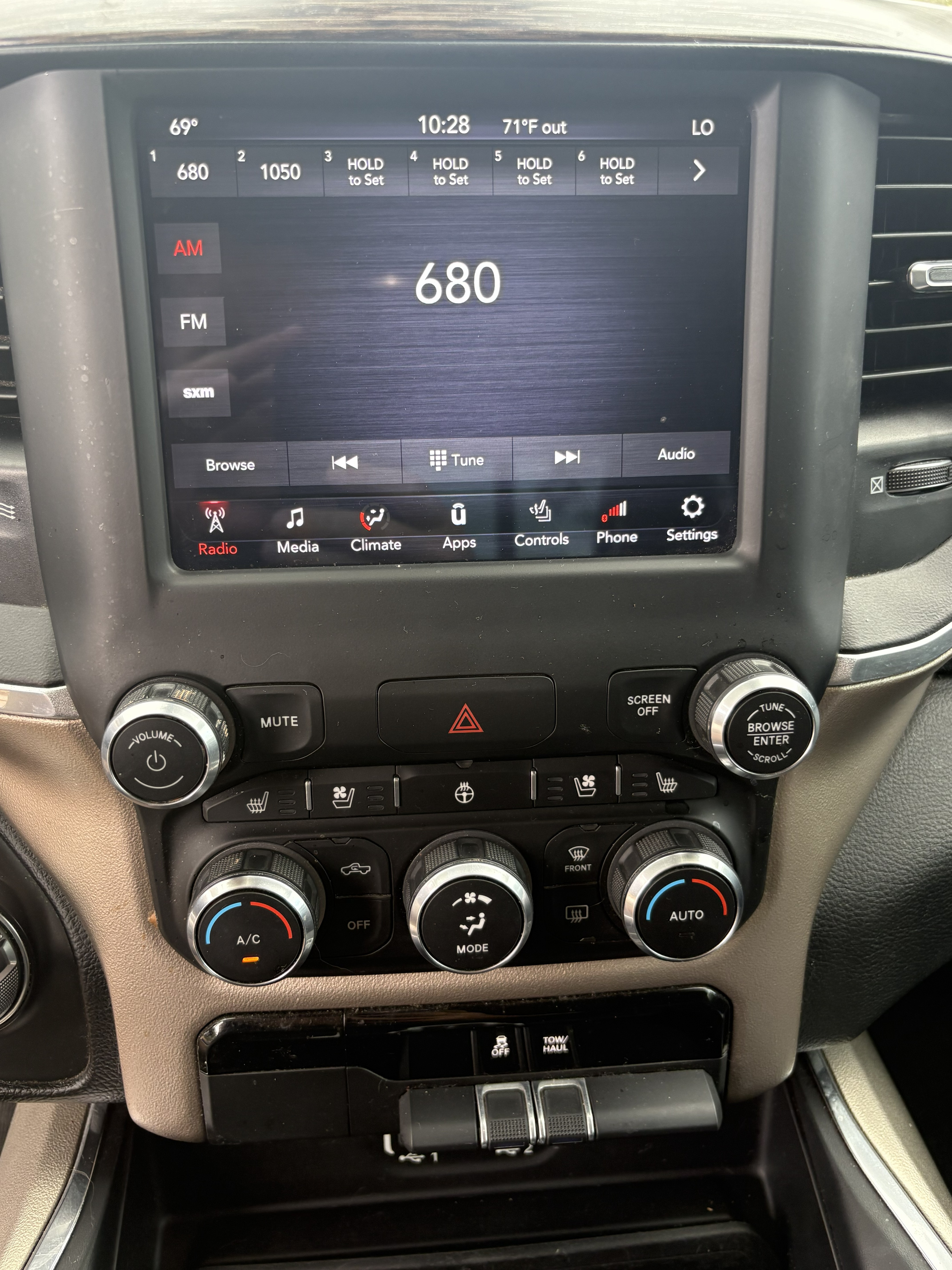 Used 2020 RAM 1500 Laramie RWD image 9