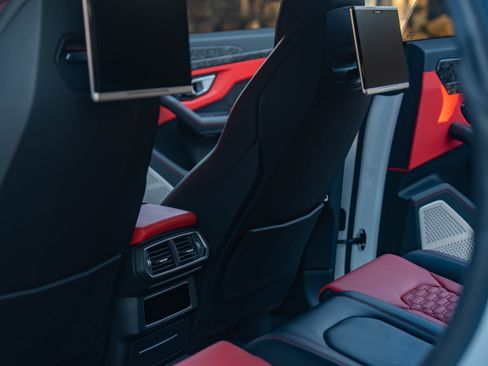 Used 2019 Lamborghini Urus image 10