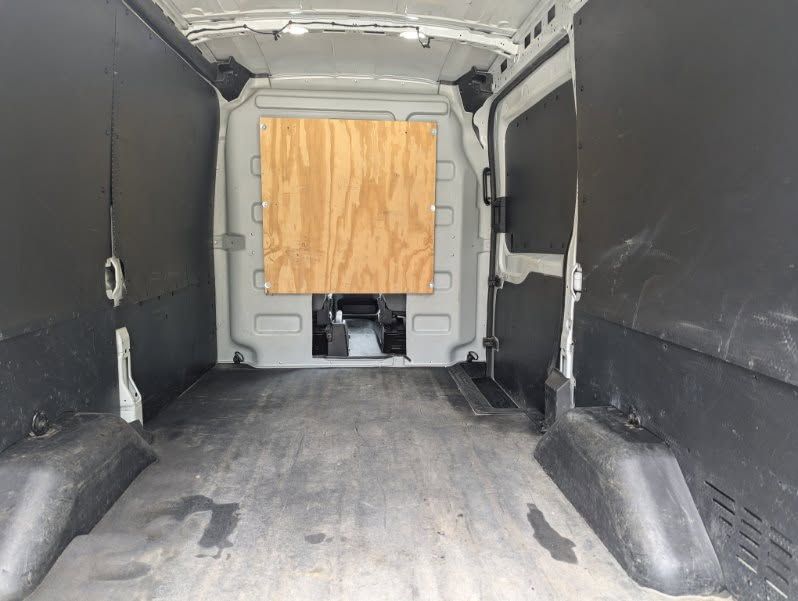 Used 2019 Ford Transit 250 130 Medium Roof RWD image 9