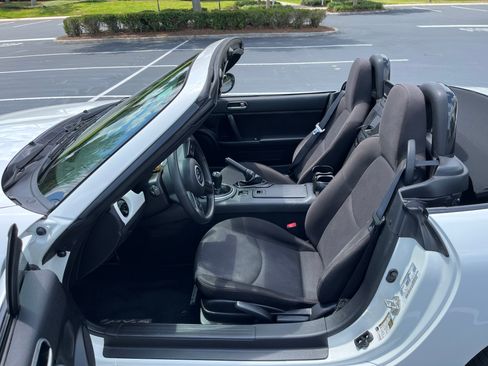 Used 2015 MAZDA MX-5 Miata Club RWD image 11