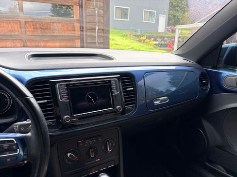 Used 2017 Volkswagen Beetle 1.8T Classic image 9