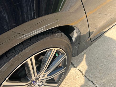 Used 2017 Volvo S60 T5 Inscription image 8