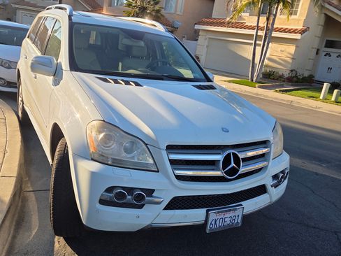 Used 2010 Mercedes-Benz GL 450 4MATIC image 2