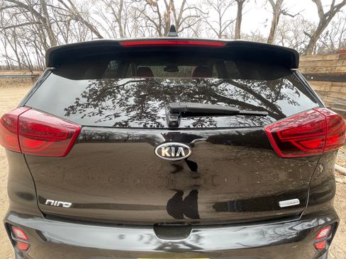 Used 2020 Kia Niro EX image 12