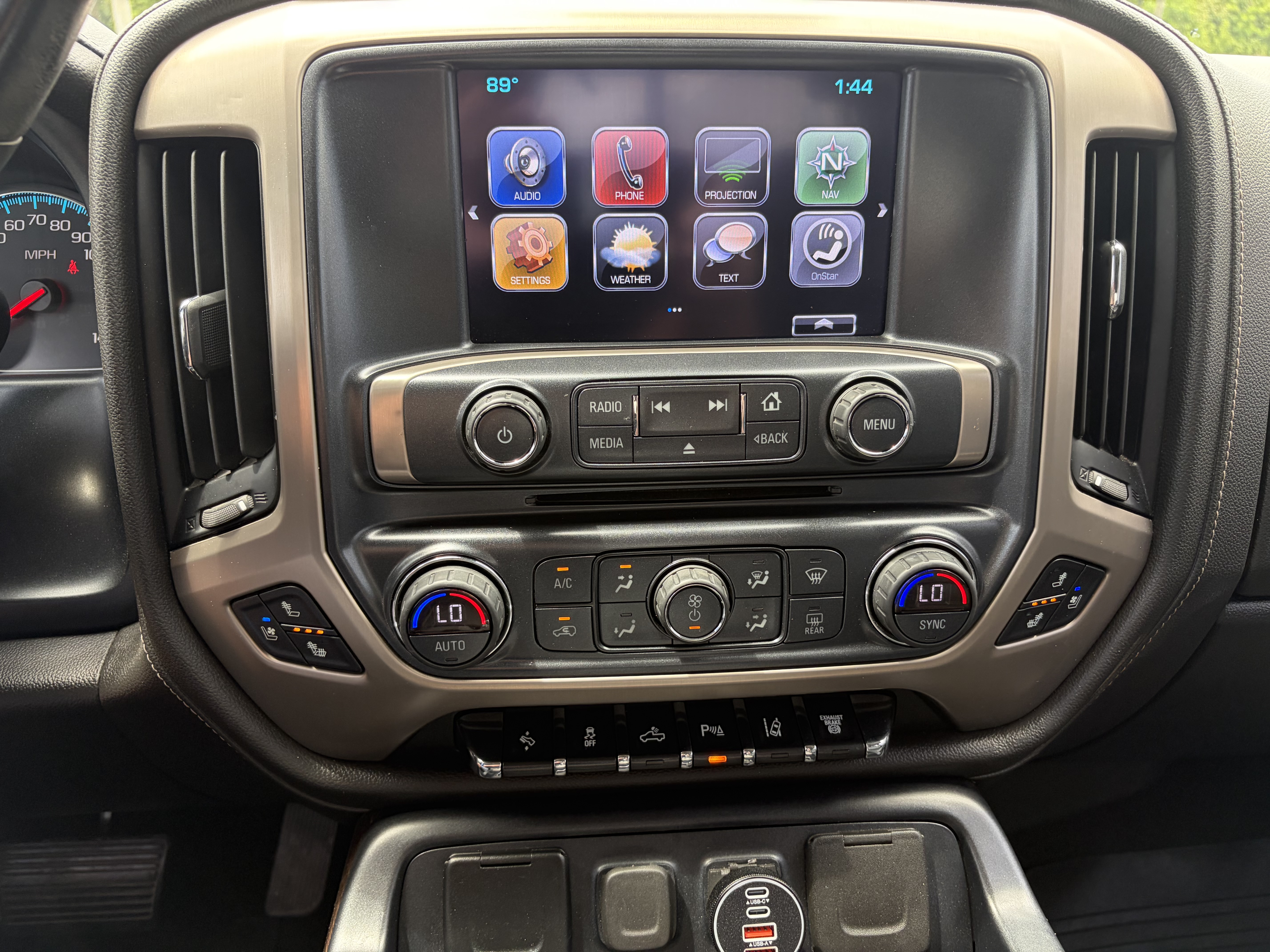 Used 2018 GMC Sierra 3500 Denali w/ Duramax Plus Package AWD/4WD image 16