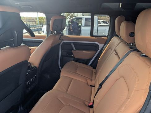 Used 2023 Land Rover Defender 110 image 8