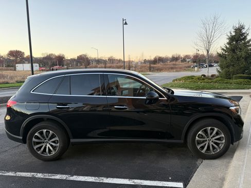 Used 2025 Mercedes-Benz GLC 300 4MATIC image 4