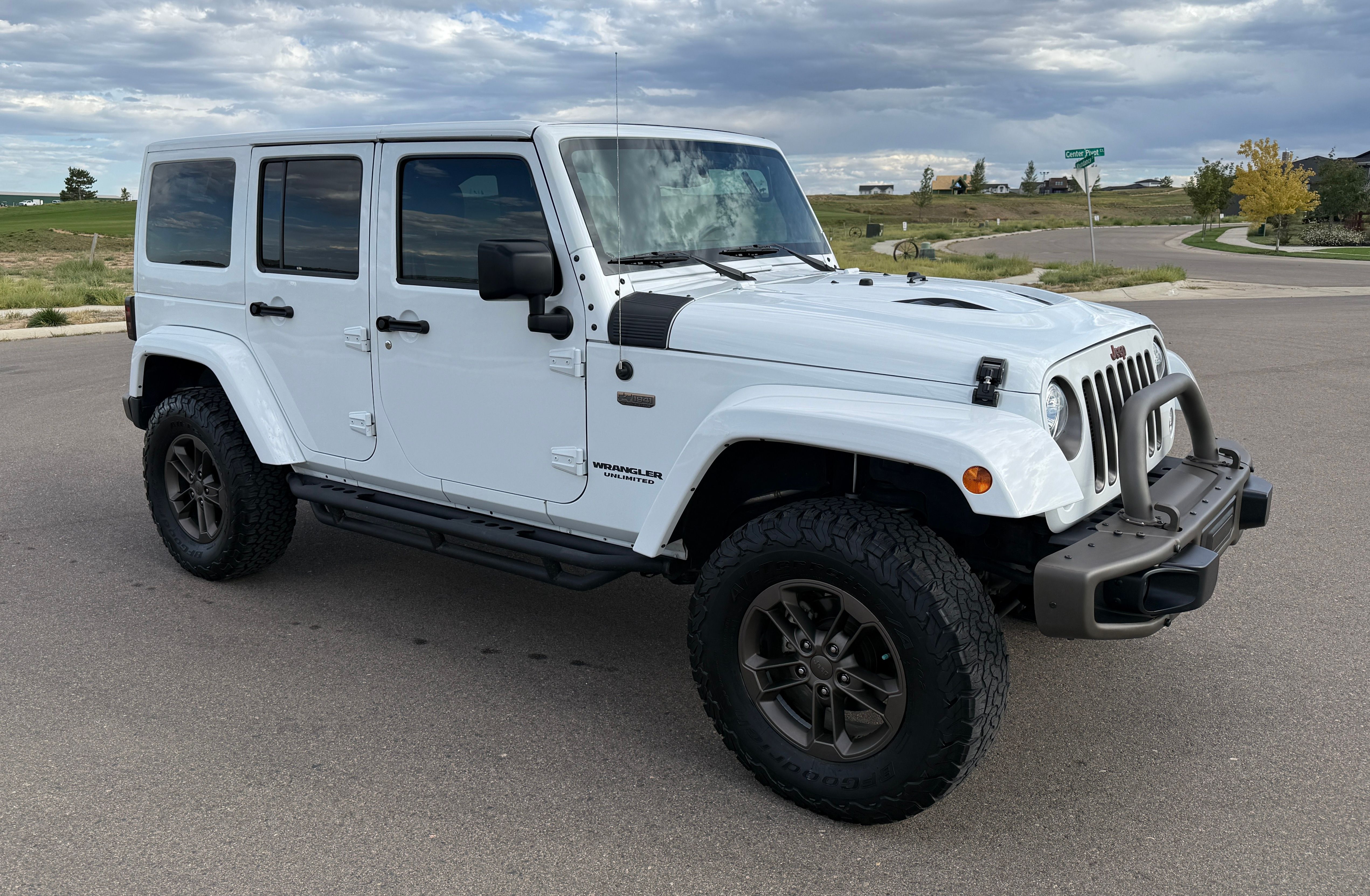 Used 2017 Jeep Wrangler Unlimited Sahara AWD/4WD image 9