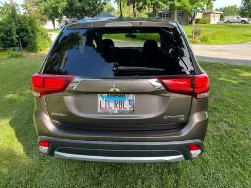 Used 2016 Mitsubishi Outlander SE AWD/4WD image 9
