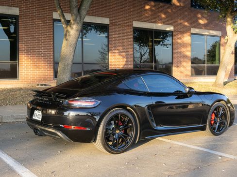 Used 2018 Porsche 718 Cayman S image 8