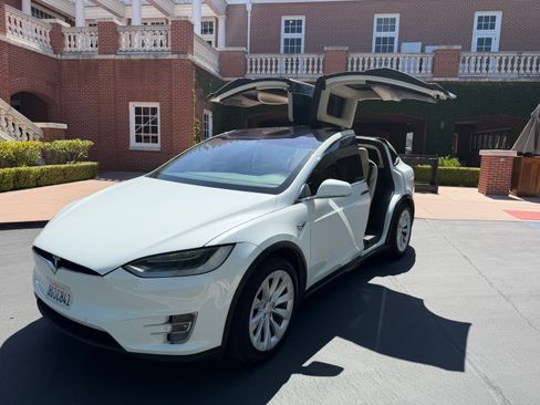 Used 2018 Tesla Model X 75D AWD/4WD image 13