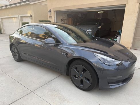 Used 2023 Tesla Model 3 Standard Range RWD image 2