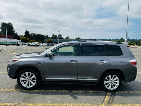 Used 2013 Toyota Highlander Limited AWD/4WD image 9