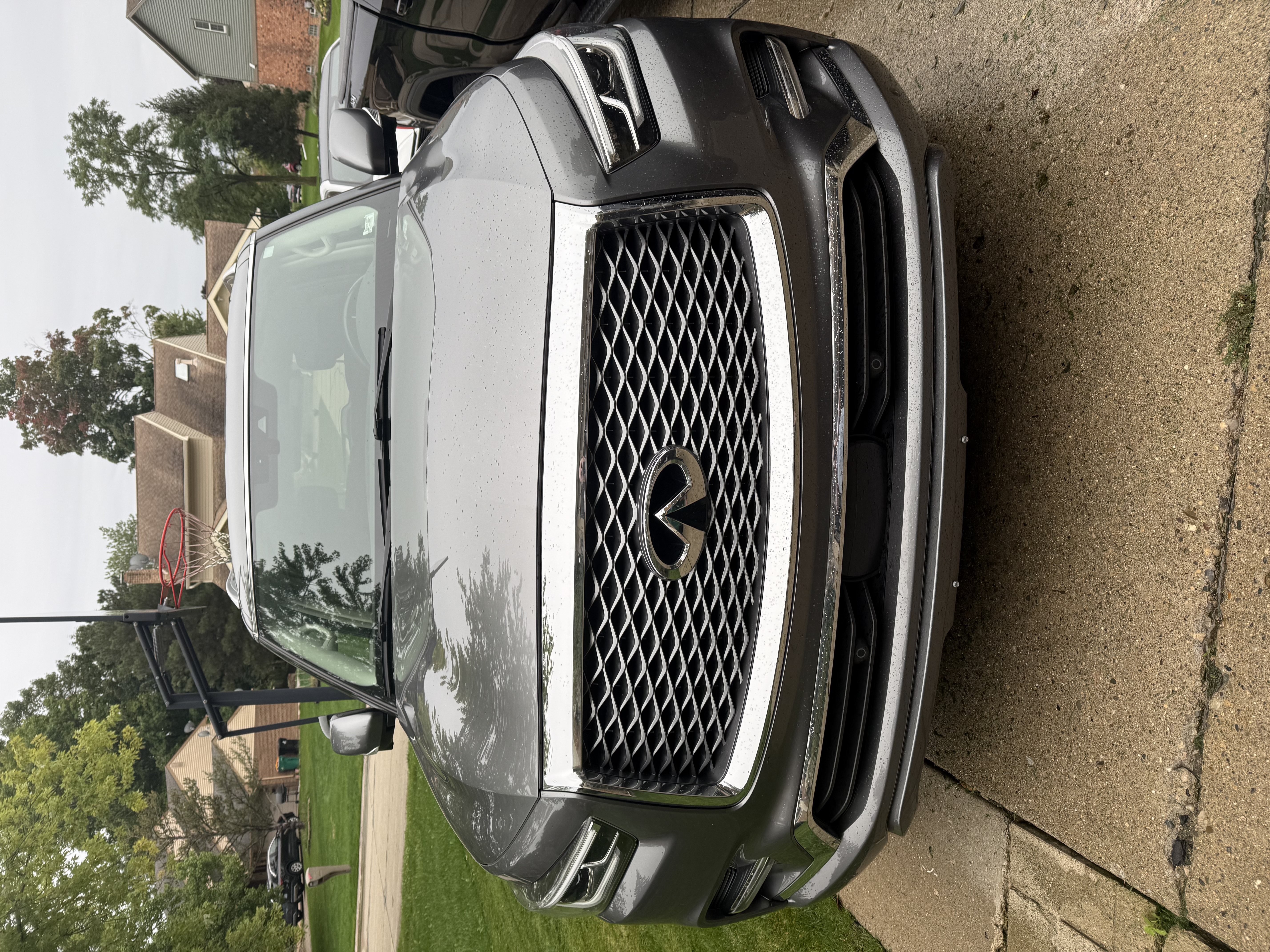 Used 2021 INFINITI QX80 Luxe w/ All-Season Package AWD/4WD image 2