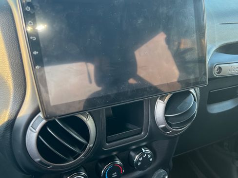 Used 2015 Jeep Wrangler Sport image 9