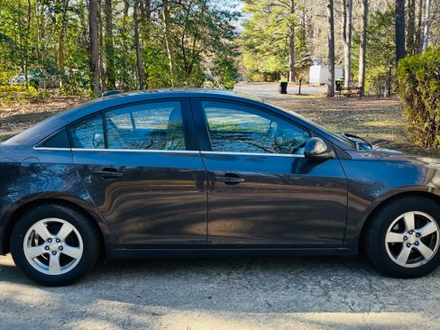 Used 2015 Chevrolet Cruze LT w/ Sun And Sound Package image 2