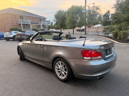 Used 2010 BMW 128i Convertible RWD image 6
