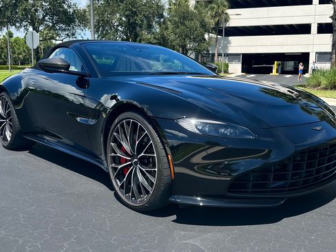 Used 2022 Aston Martin V8 Vantage Roadster image 6