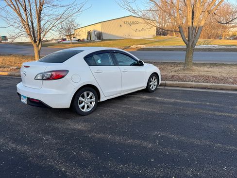 Used 2011 MAZDA MAZDA3 i Touring image 2