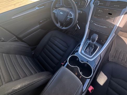 Used 2015 Ford Fusion SE image 4