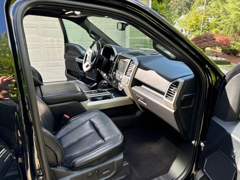 Used 2019 Ford F150 Lariat w/ Equipment Group 502A Luxury AWD/4WD image 10