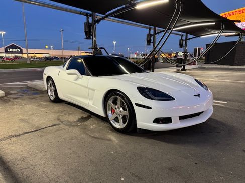 Used 2005 Chevrolet Corvette Coupe 2D w/ Preferred Equipment Group image 2
