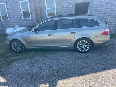 Used 2010 BMW 535i xDrive Wagon AWD/4WD image 5
