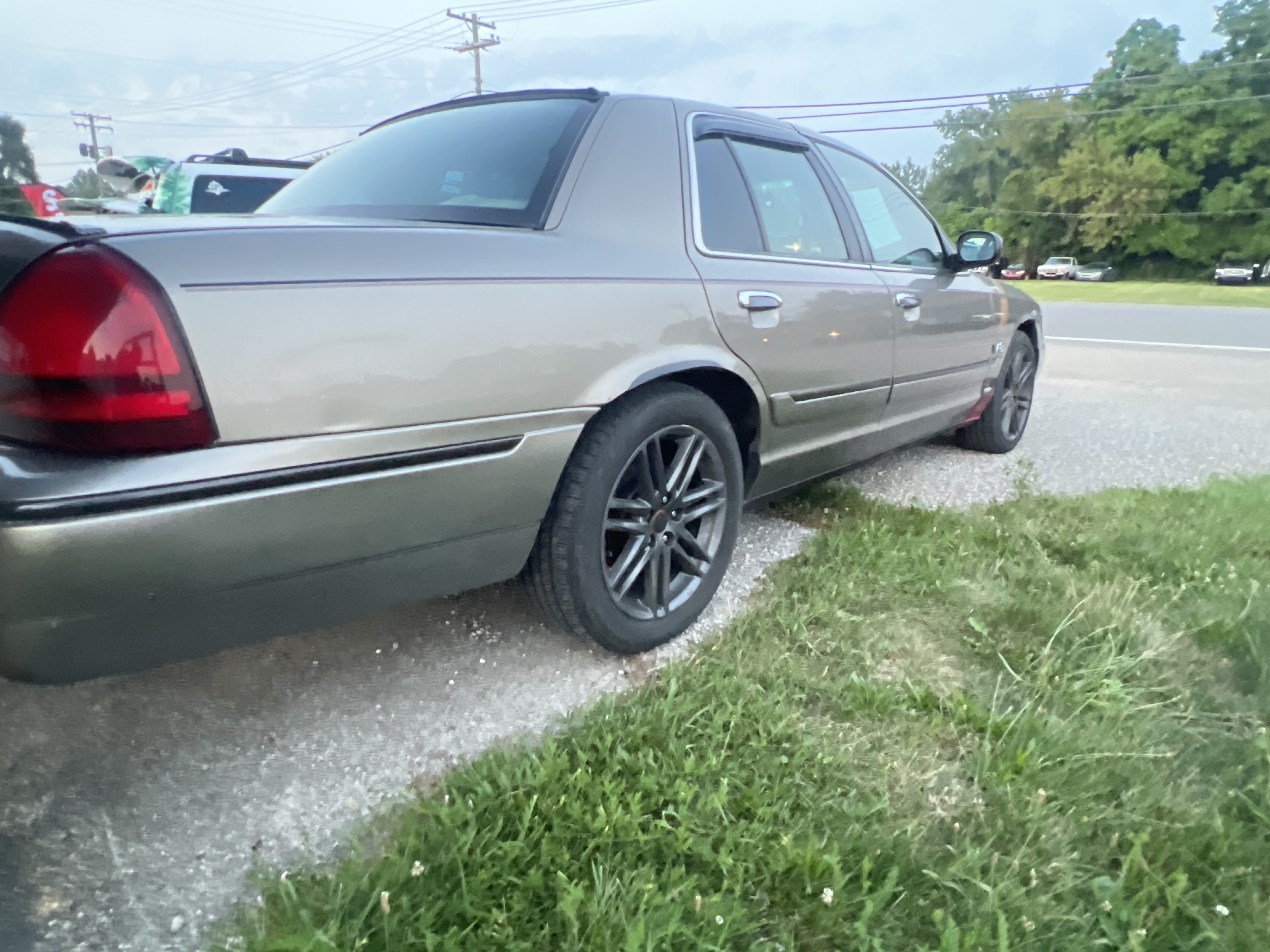 Used 2003 Mercury Grand Marquis GS RWD image 5