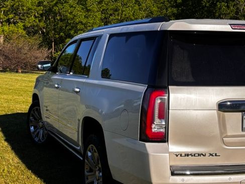 Used 2015 GMC Yukon XL Denali w/ Open Road Package AWD/4WD image 5