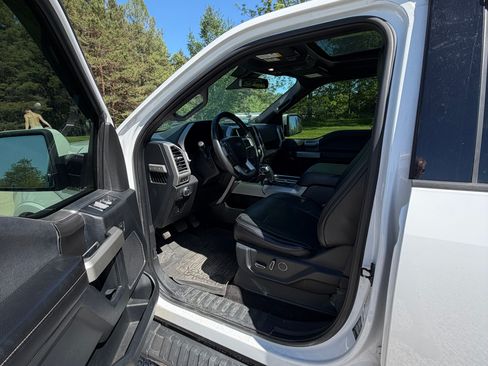 Used 2017 Ford F150 Lariat w/ Equipment Group 502A Luxury AWD/4WD image 18