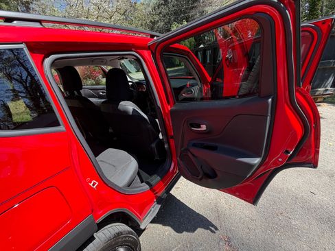 Used 2022 Jeep Renegade Latitude image 13