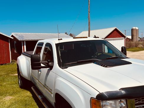 Used 2013 GMC Sierra 3500 Denali AWD/4WD image 4