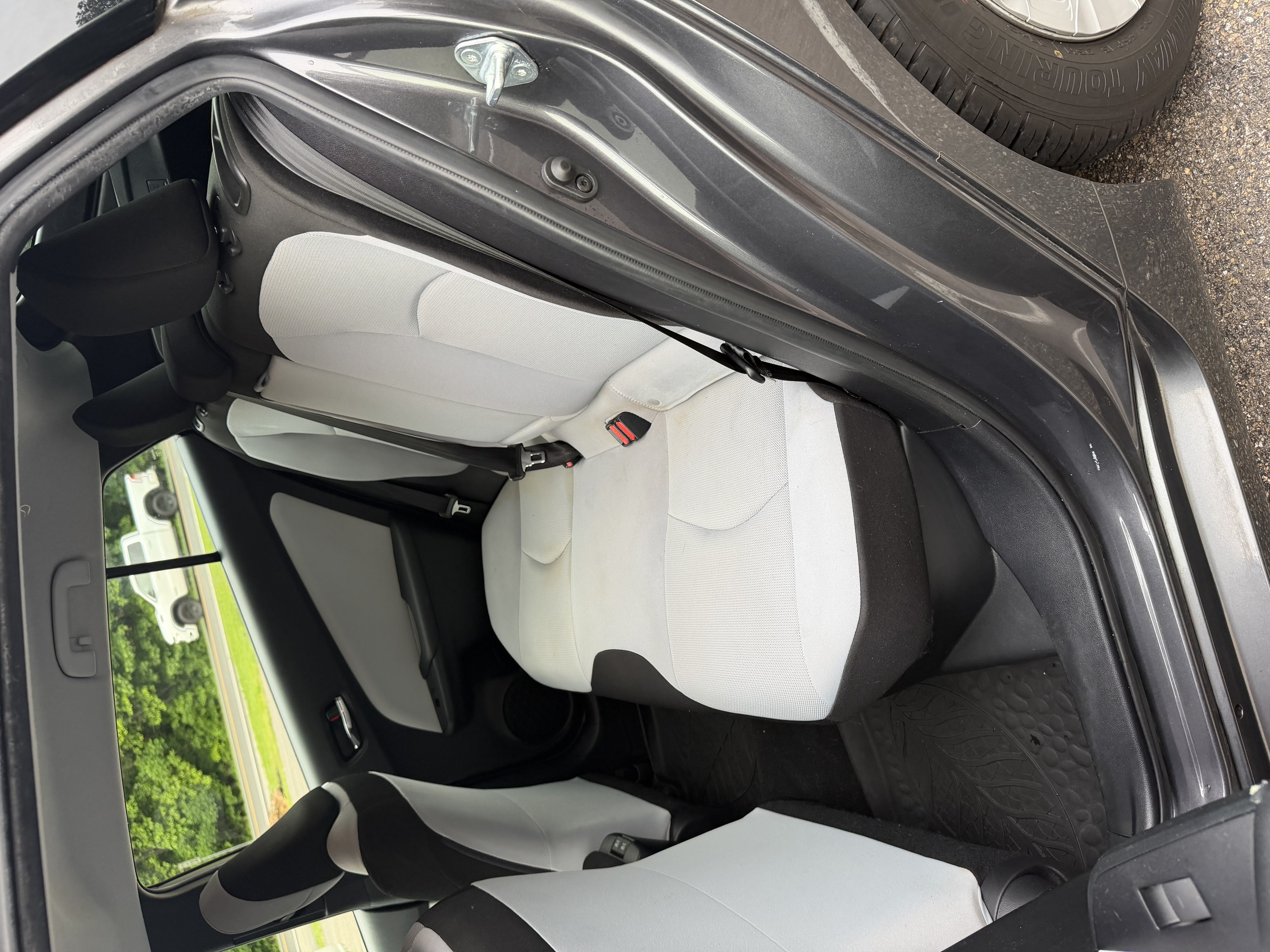 Used 2019 Toyota Prius L Eco FWD image 13