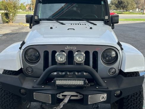 Used 2015 Jeep Wrangler Unlimited Sport AWD/4WD image 2