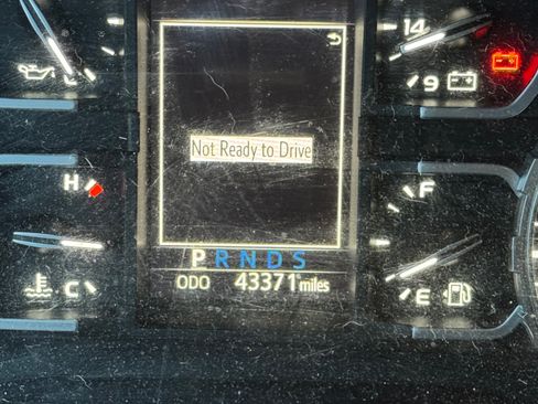 Used 2018 Toyota Tundra SR5 w/ TRD Off Road Package image 14