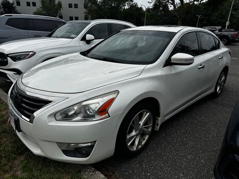 Used 2013 Nissan Altima 2.5 SL w/ Technology Pkg FWD image 5